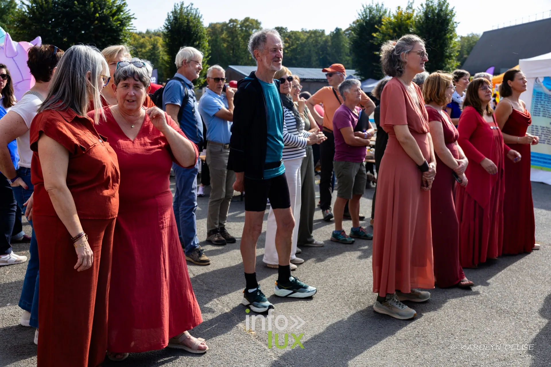 Chanteuses de la chorale et public, cérémonie de clôture, Relais pour la Vie de Nivelles 2026