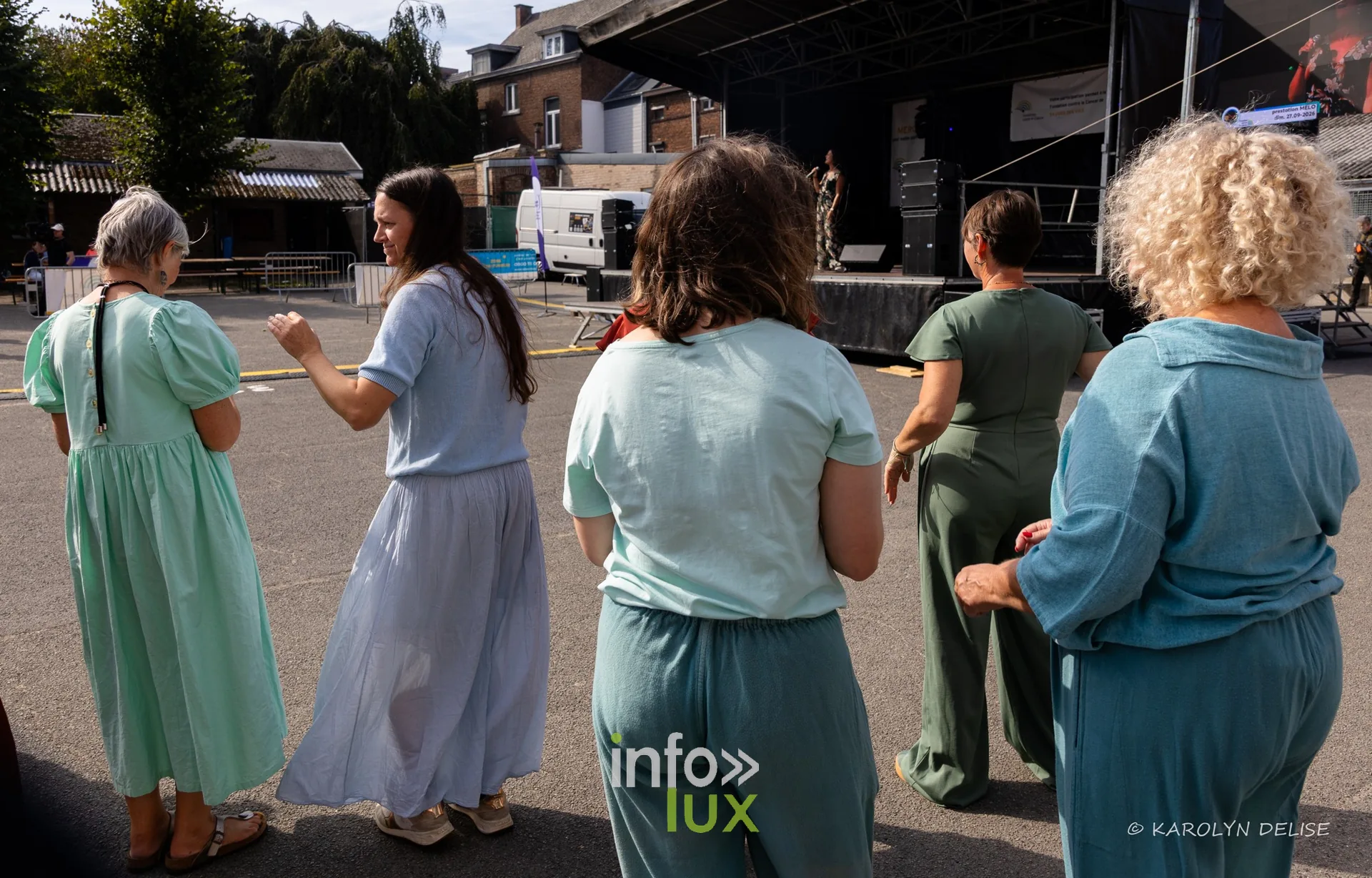 Chanteuses de la chorale et public, cérémonie de clôture, Relais pour la Vie de Nivelles 2026