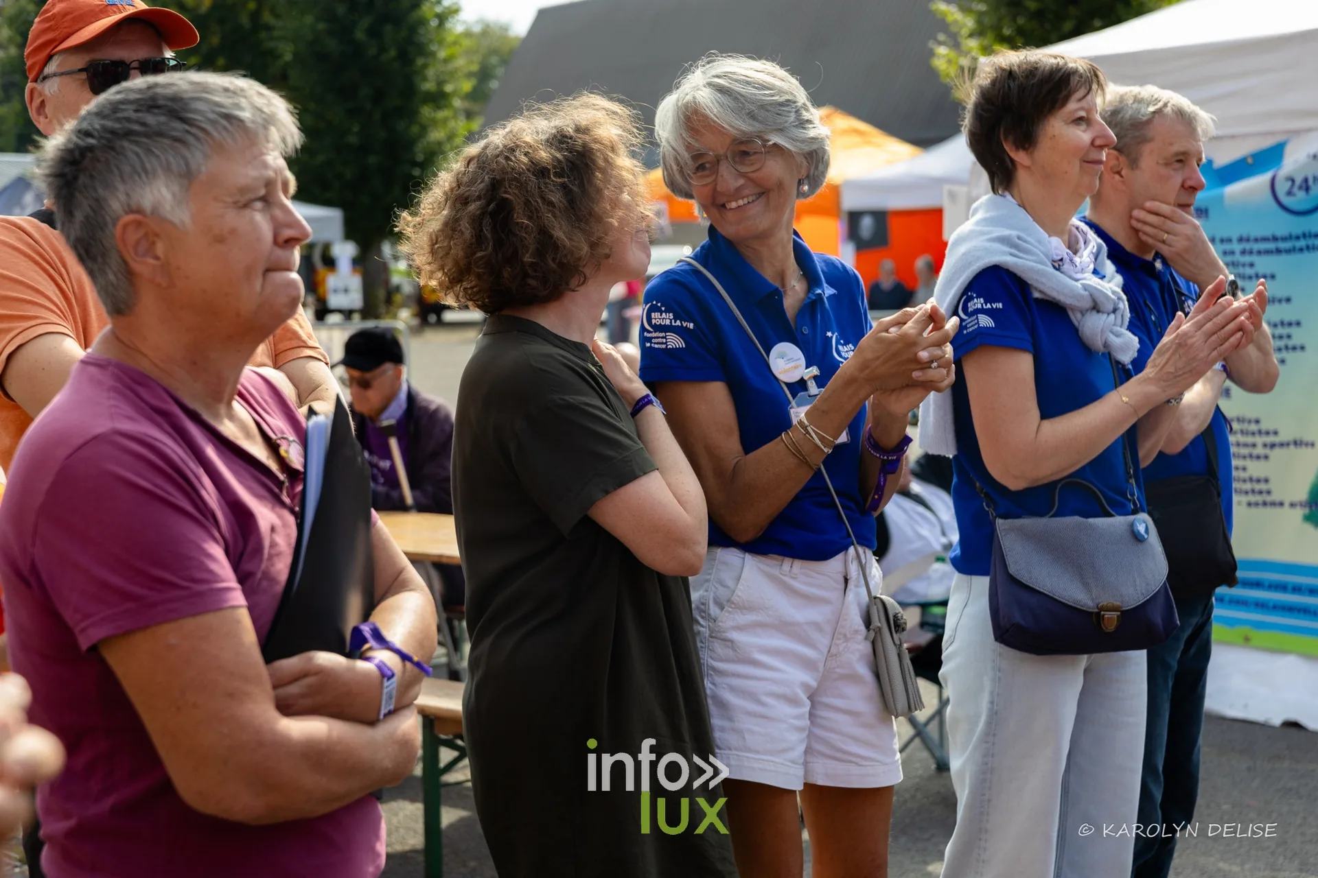Chanteuses de la chorale et public, cérémonie de clôture, Relais pour la Vie de Nivelles 2026