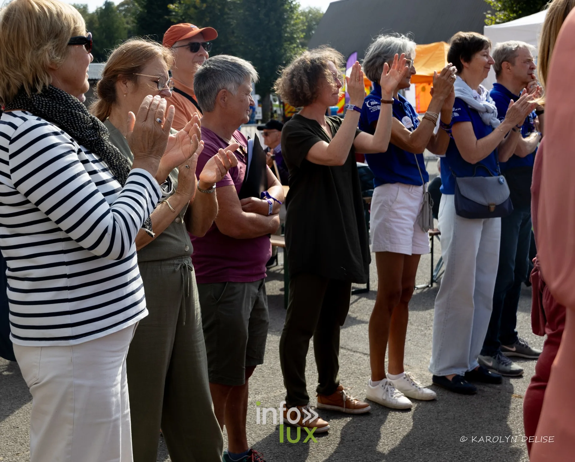 Chanteuses de la chorale et public, cérémonie de clôture, Relais pour la Vie de Nivelles 2026