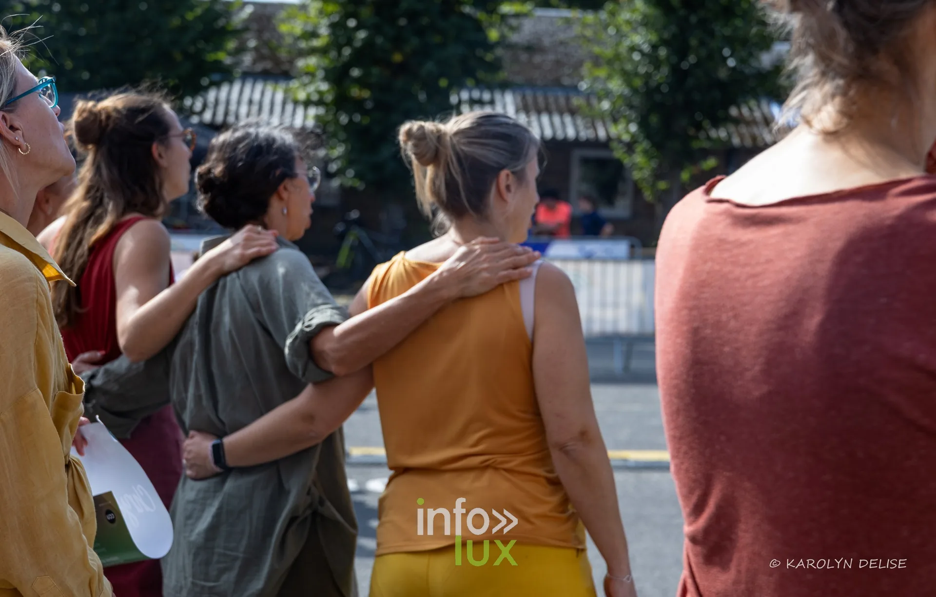 Chanteuses de la chorale et public, cérémonie de clôture, Relais pour la Vie de Nivelles 2026