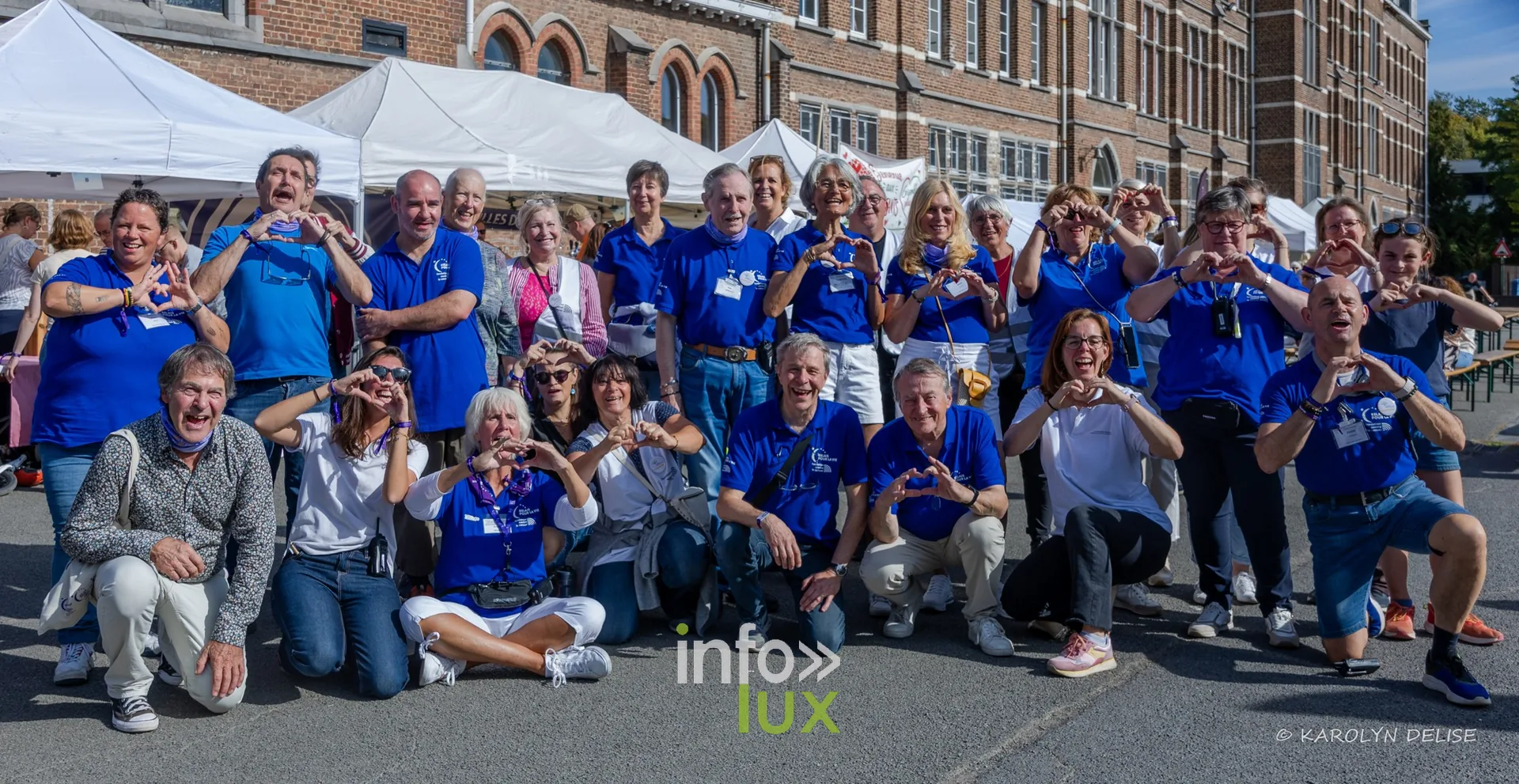 Photo de groupe de l’équipe d’organisation en t-shirt bleu, Relais pour la Vie de Nivelles 2026