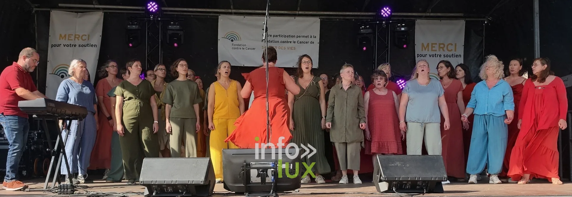 Chorale sur la scène, cérémonie de clôture, Relais pour la Vie de Nivelles 2026