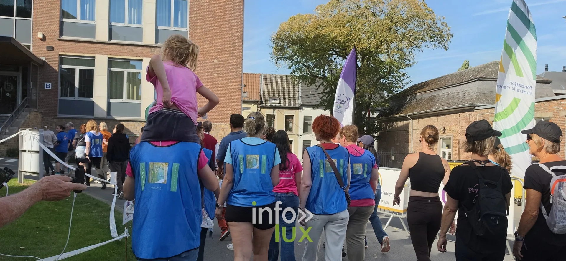 Participants sur le circuit, vus de dos, Relais pour la Vie de Nivelles 2026