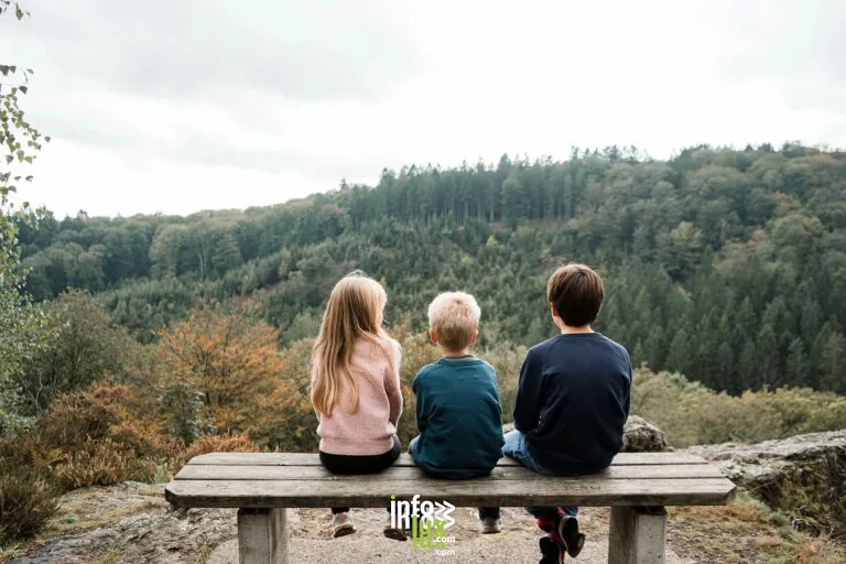 La Roche à l’Appel à Muno : la curiosité géologique de la Gaume, sa réserve naturelle et le parcours « Luna et les Gardiens de la Forêt »