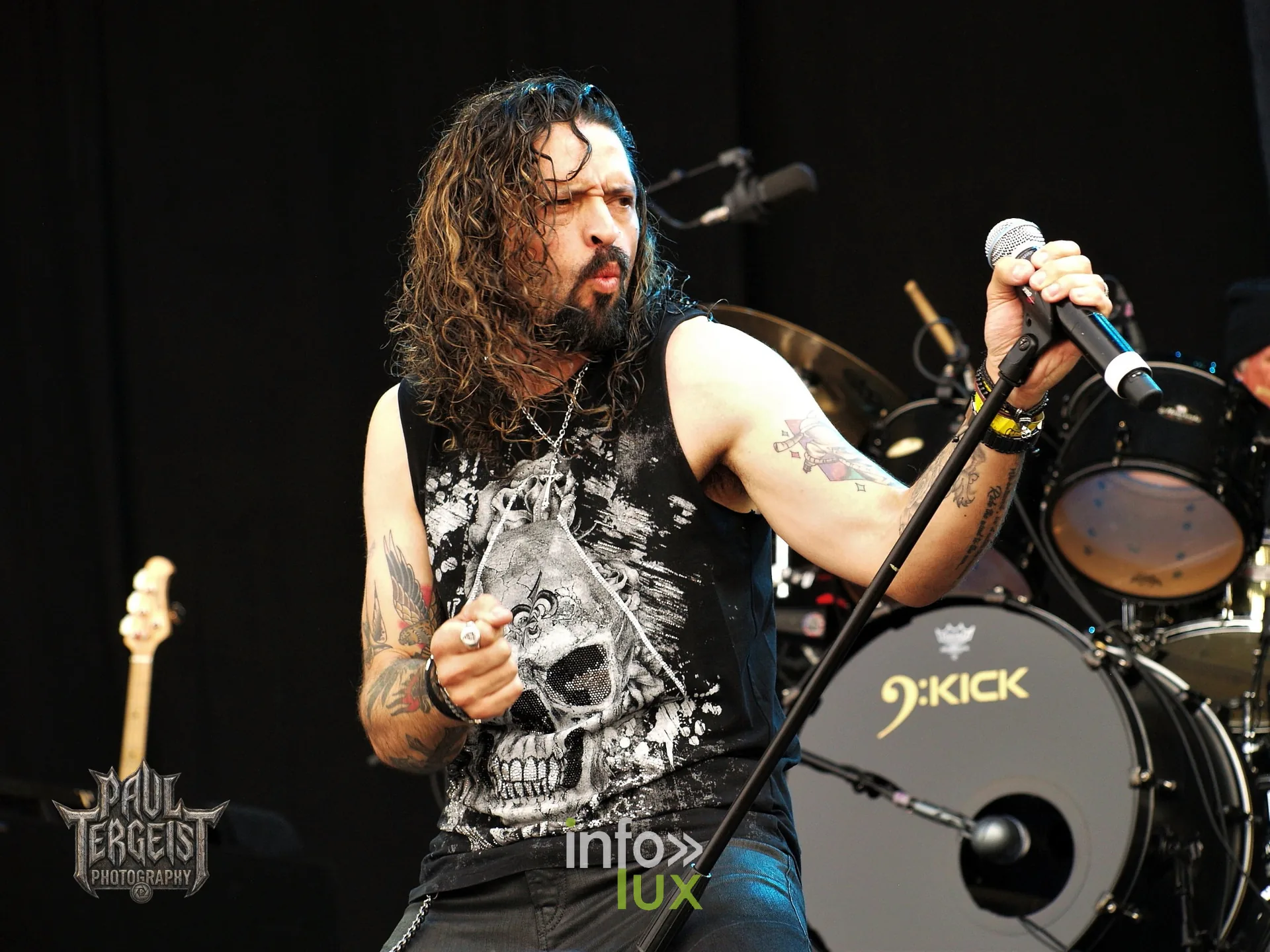 Ronnie Romero sur la scène du Graspop 2022 avec le Michael Schenker Group