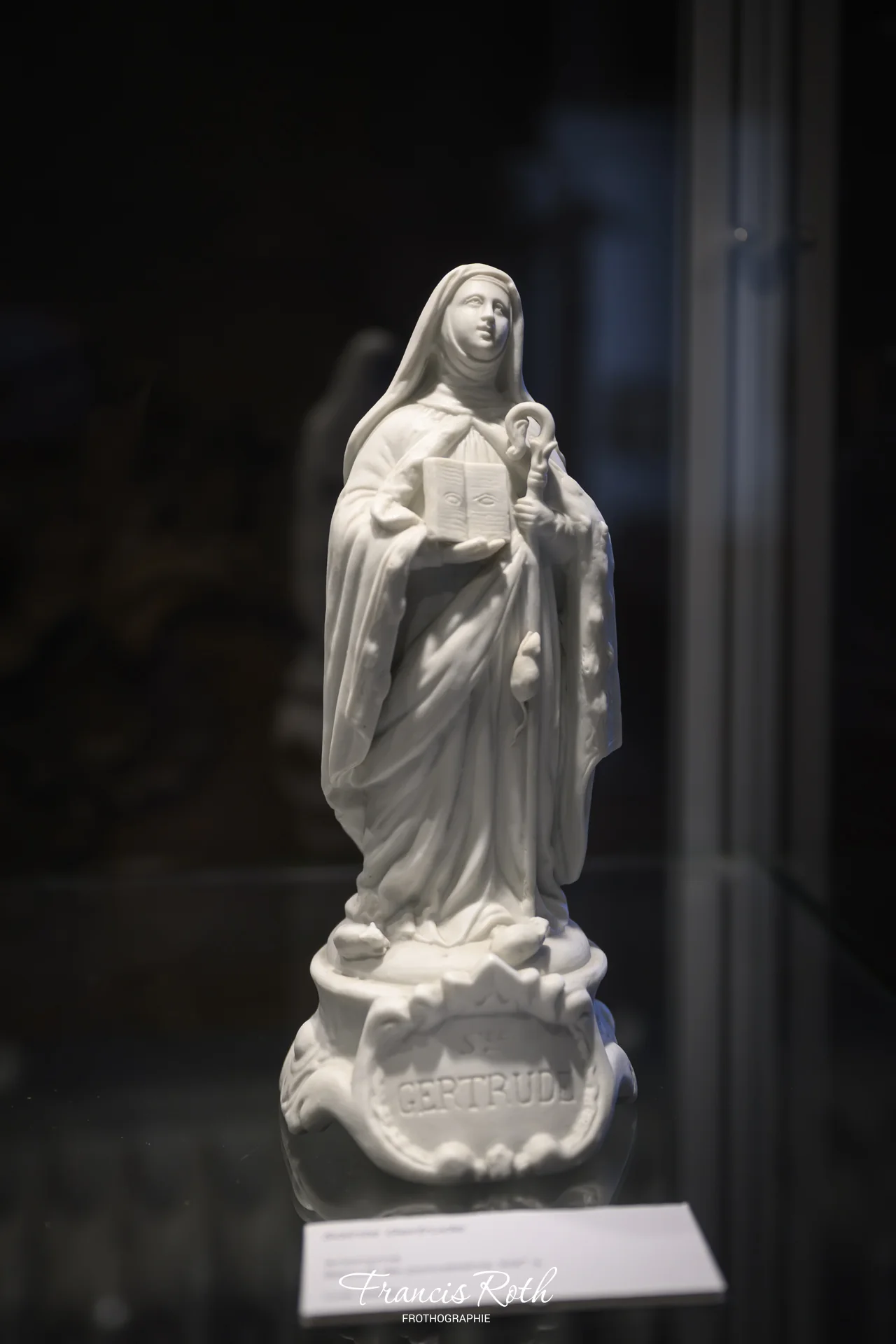 Statue de sainte Gertrude exposée au musée communal de Nivelles