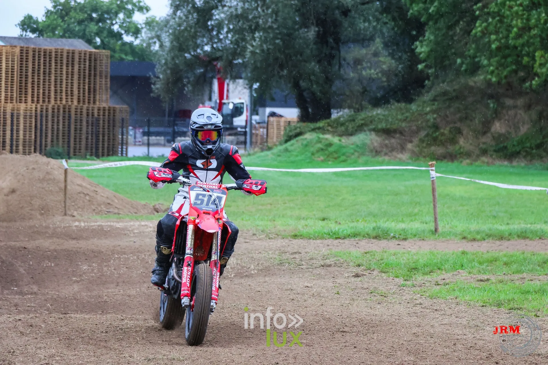 Supermotard de Battice 2026, Herve (province de Liège) : pilote n°514 dans la partie terre, piste sèche