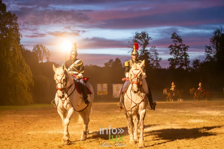 7e biennale équestre au château de Thillombois (Meuse) : la Garde républicaine, voltige, attelages et numéros de dressage