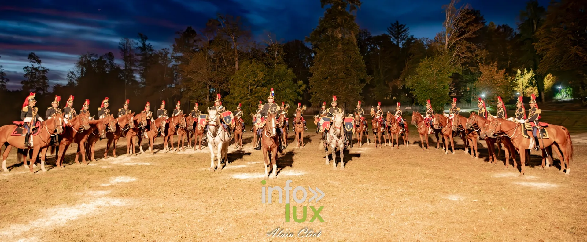 7e biennale équestre au château de Thillombois (Meuse) : la Garde républicaine, voltige, attelages et numéros de dressage