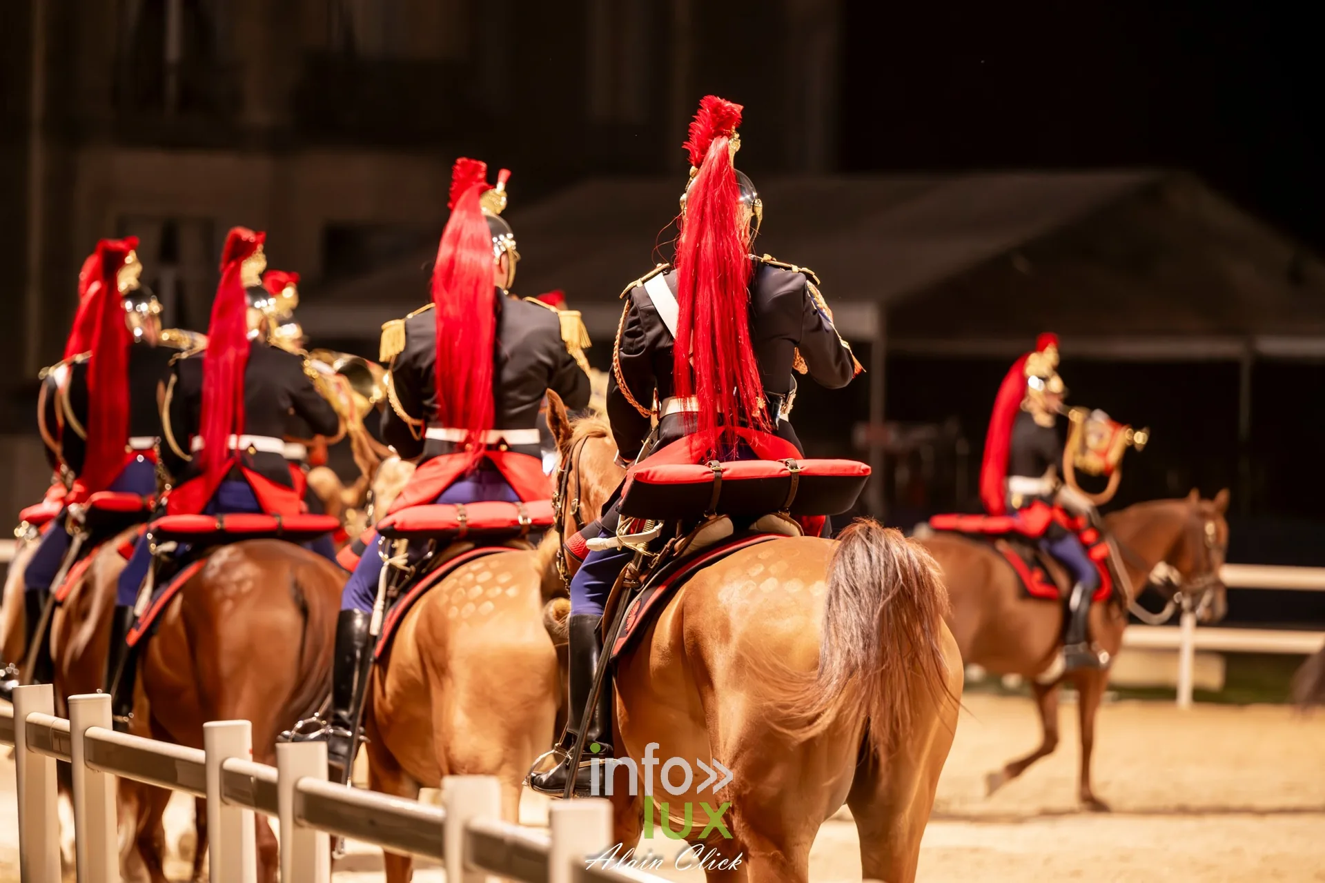 7e biennale équestre au château de Thillombois (Meuse) : la Garde républicaine, voltige, attelages et numéros de dressage