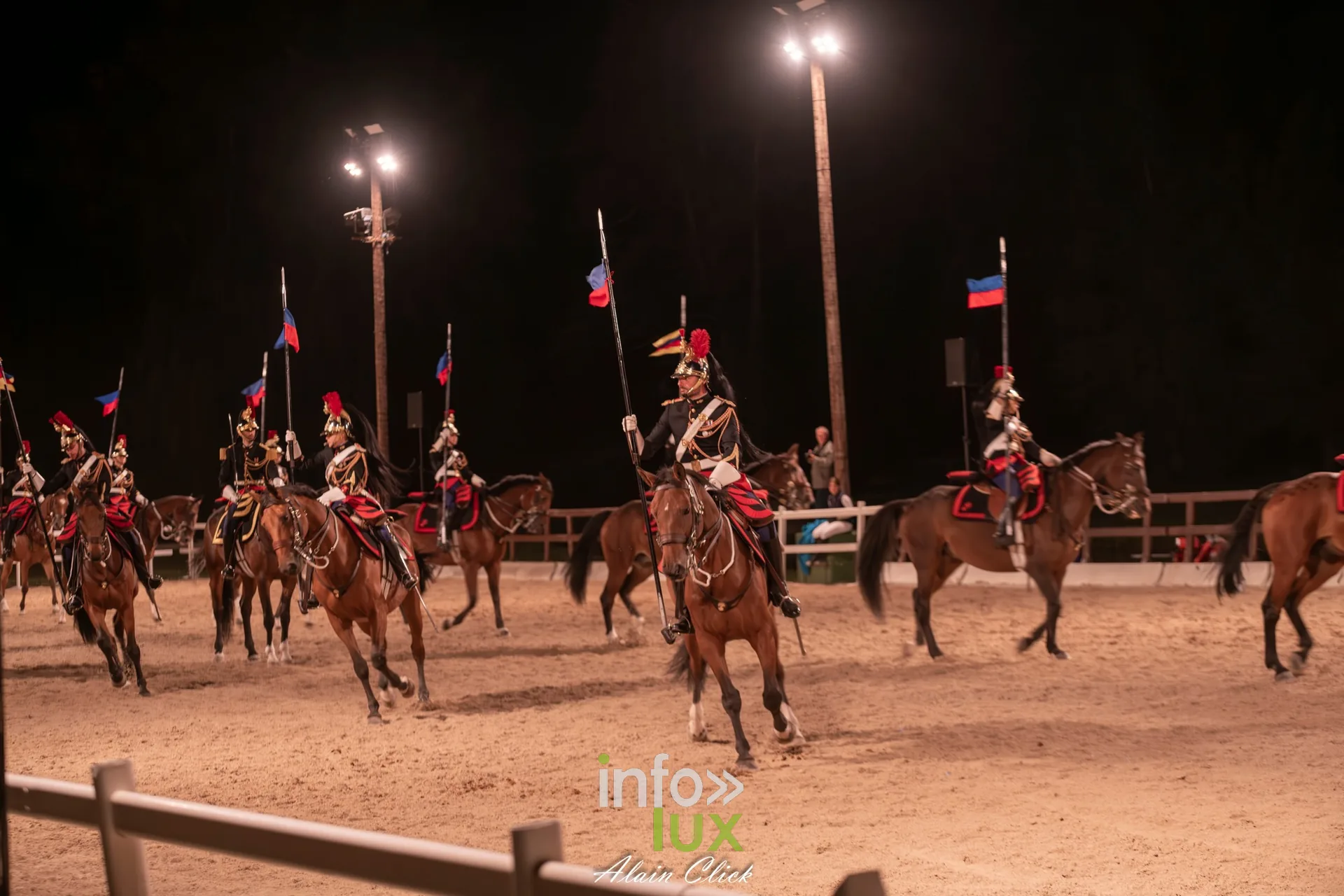 7e biennale équestre au château de Thillombois (Meuse) : la Garde républicaine, voltige, attelages et numéros de dressage