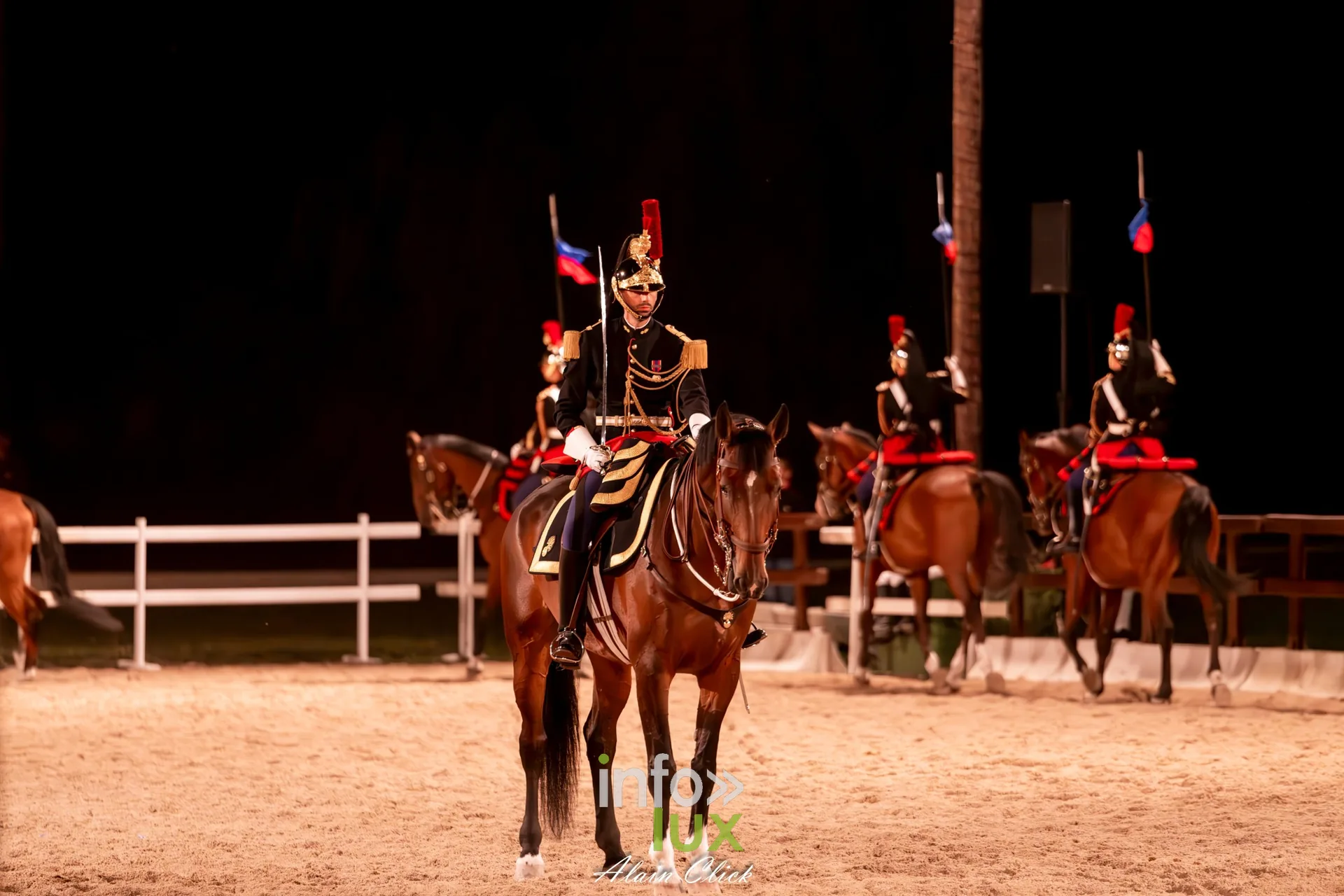 7e biennale équestre au château de Thillombois (Meuse) : la Garde républicaine, voltige, attelages et numéros de dressage