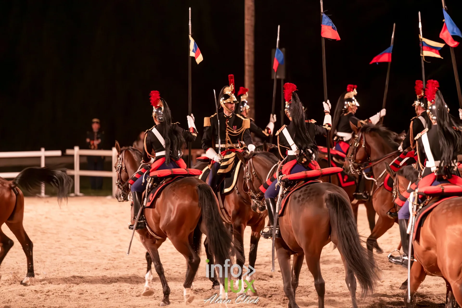 7e biennale équestre au château de Thillombois (Meuse) : la Garde républicaine, voltige, attelages et numéros de dressage