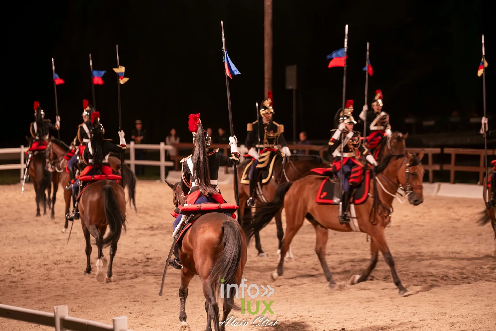 7e biennale équestre au château de Thillombois (Meuse) : la Garde républicaine, voltige, attelages et numéros de dressage