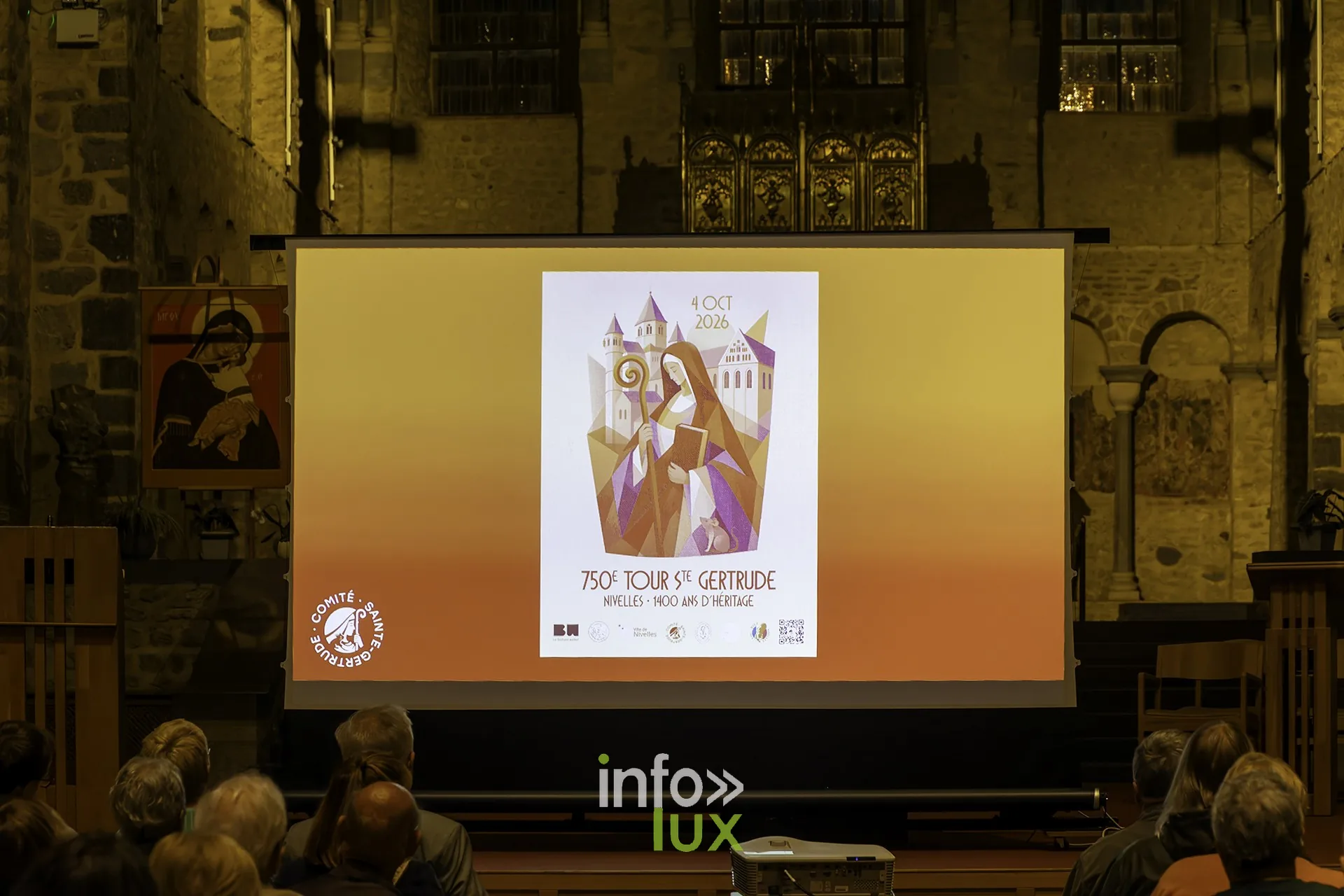 Écran : affiche du Tour Sainte-Gertrude projetée