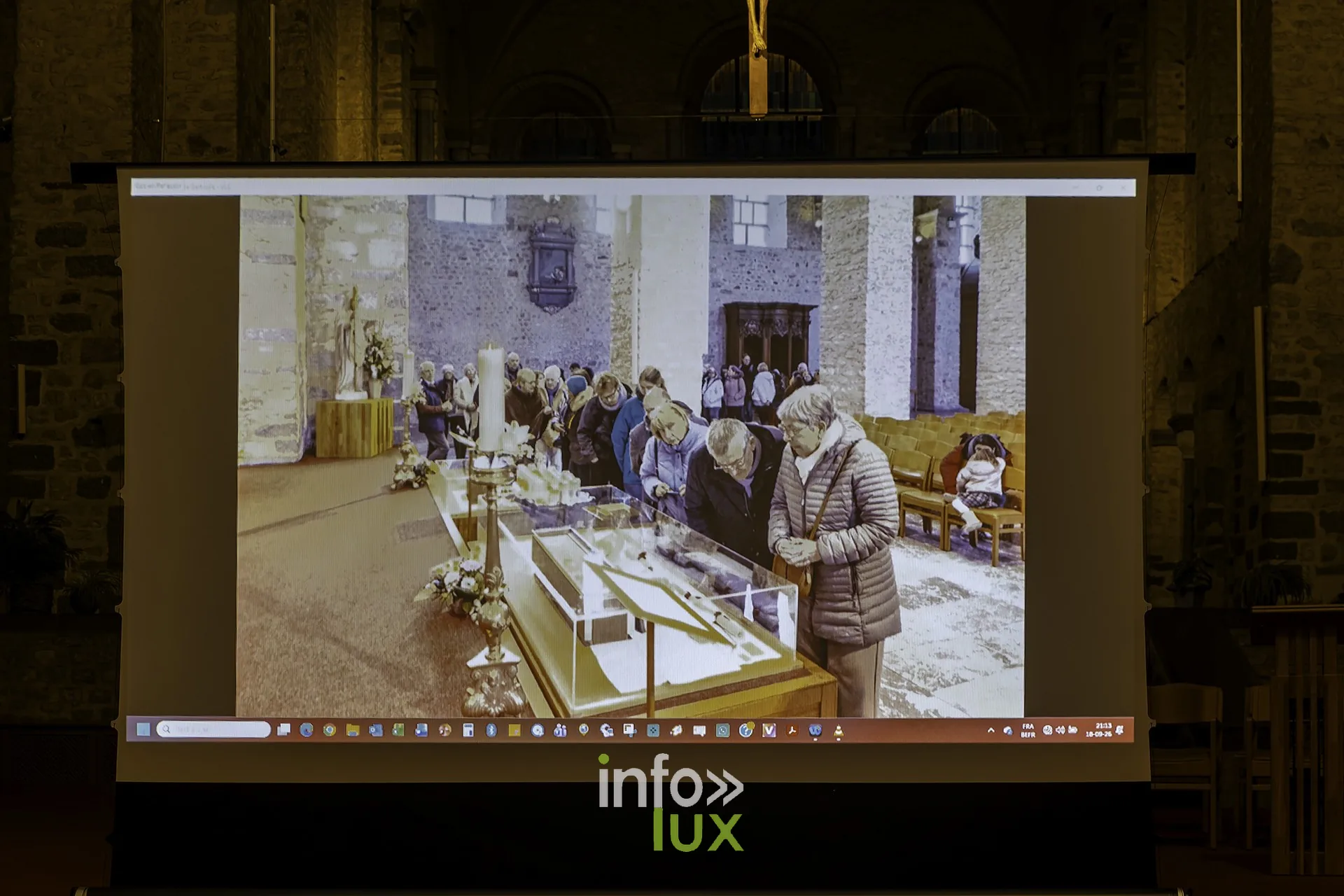 Écran : photo des reliques manipulées lors du repositionnement