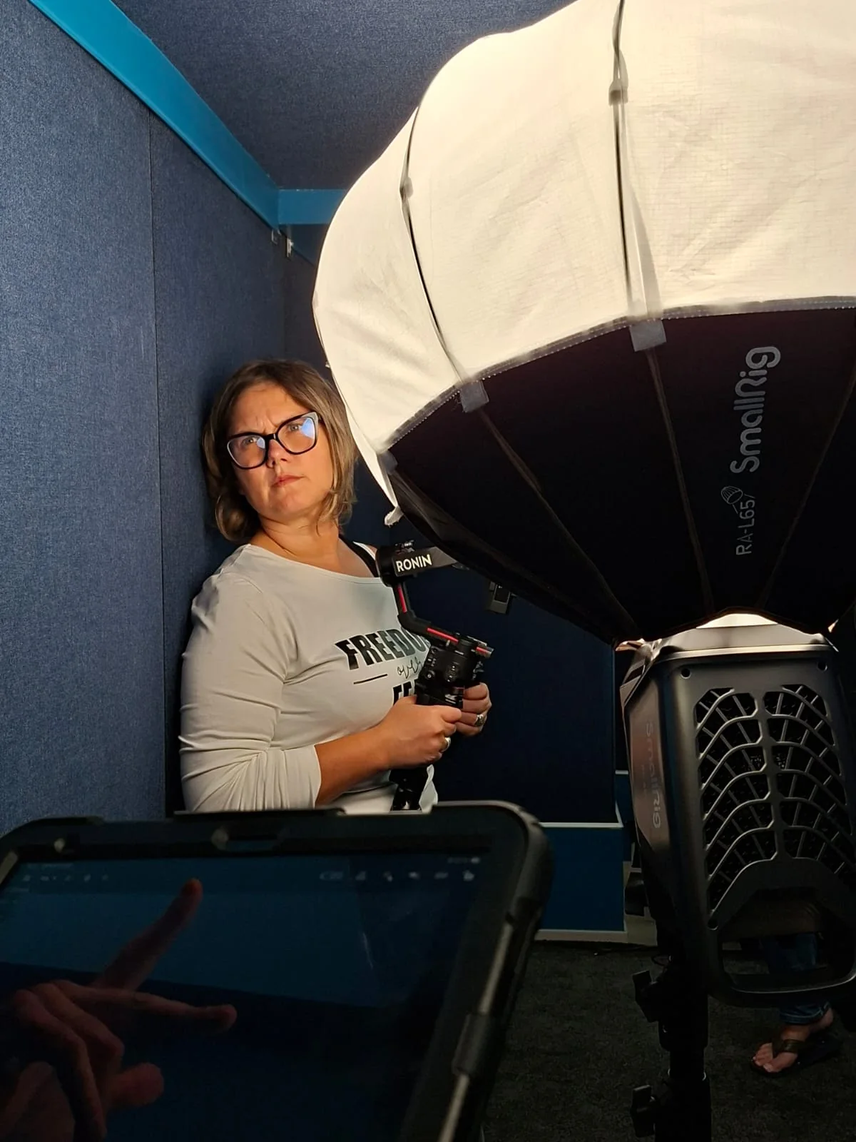 Reglage d un eclairage de studio pendant la formation video a Evere
