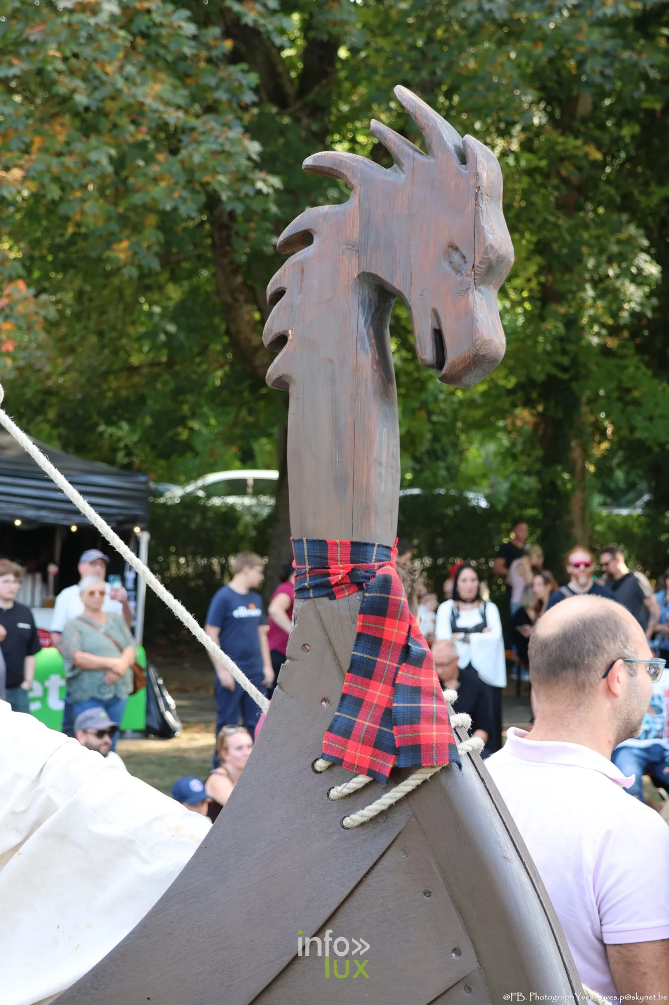 Proue sculptée en tête de dragon du bateau viking, Valhalla Days 2026 à Ciney