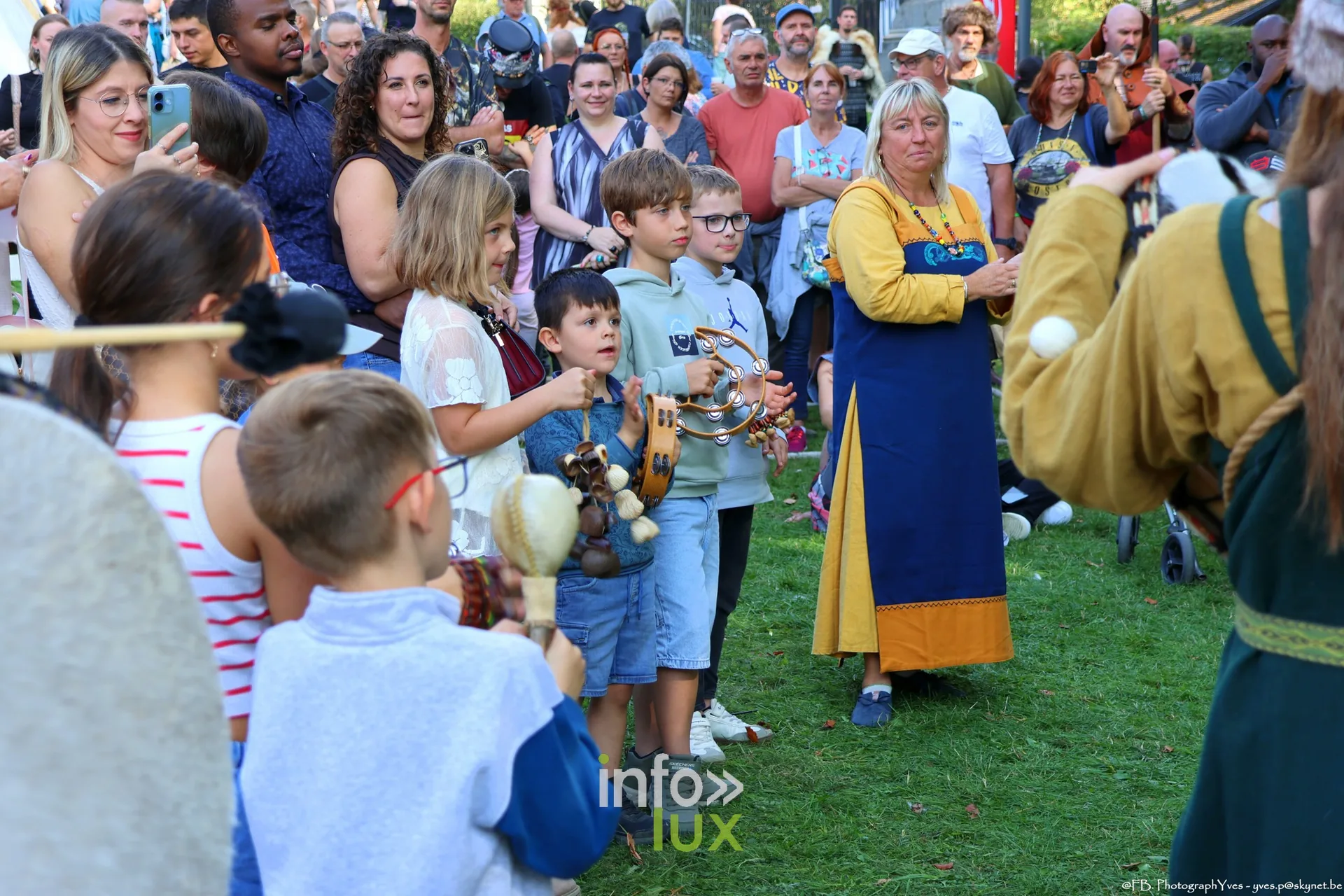 Enfants et parents autour d’une animation musicale, Valhalla Days 2026 à Ciney