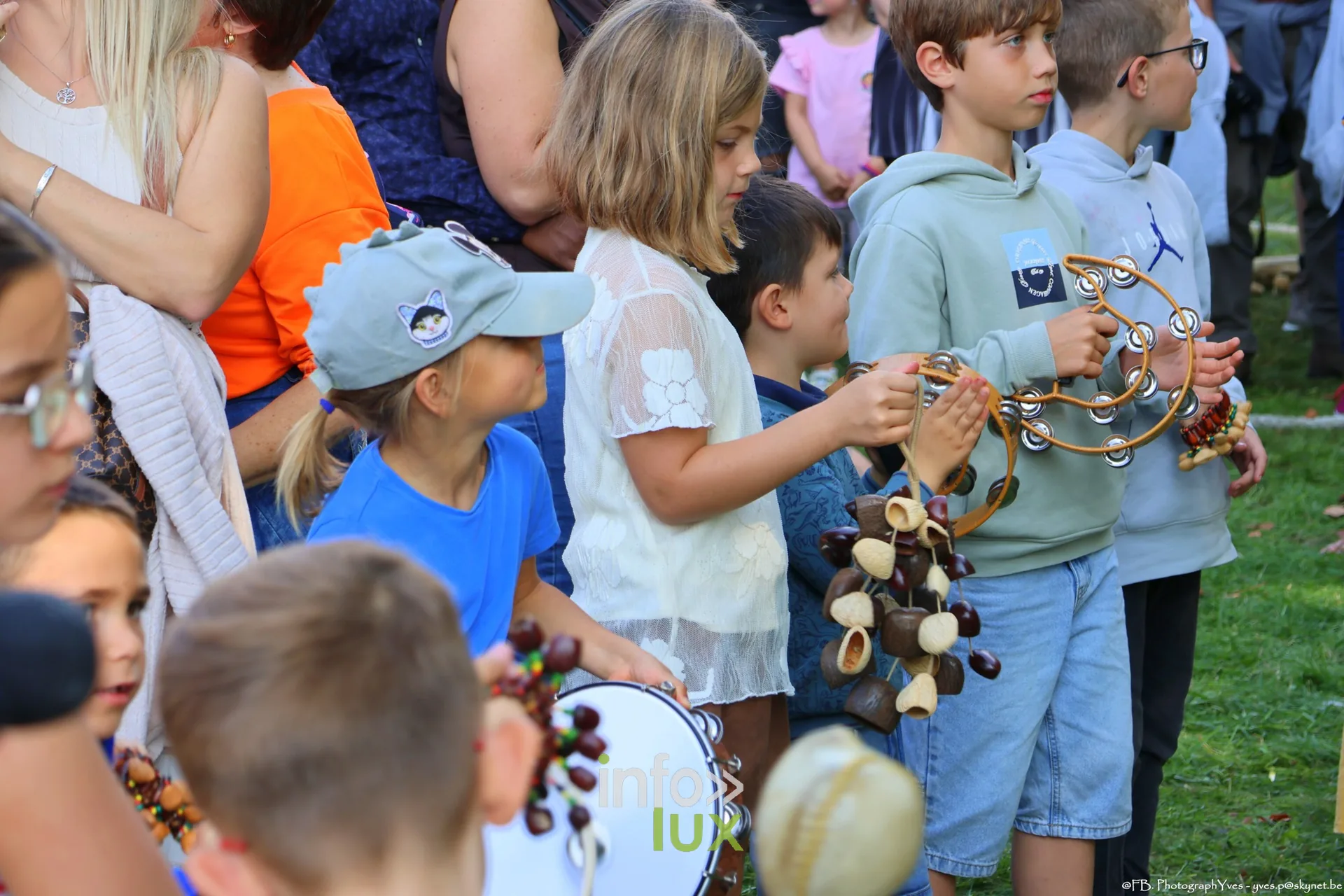 Enfants jouant du tambourin et des percussions, Valhalla Days 2026 à Ciney