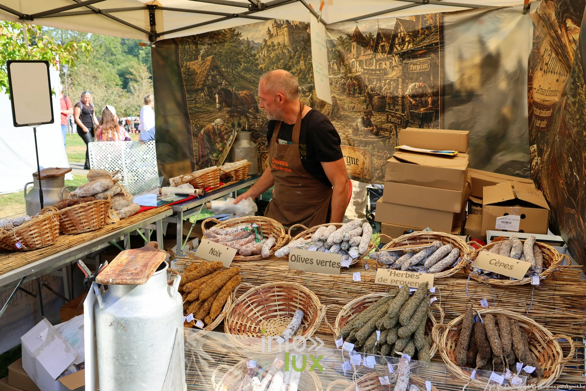 Stand de saucissons et de charcuteries dans des paniers en osier, Valhalla Days 2026
