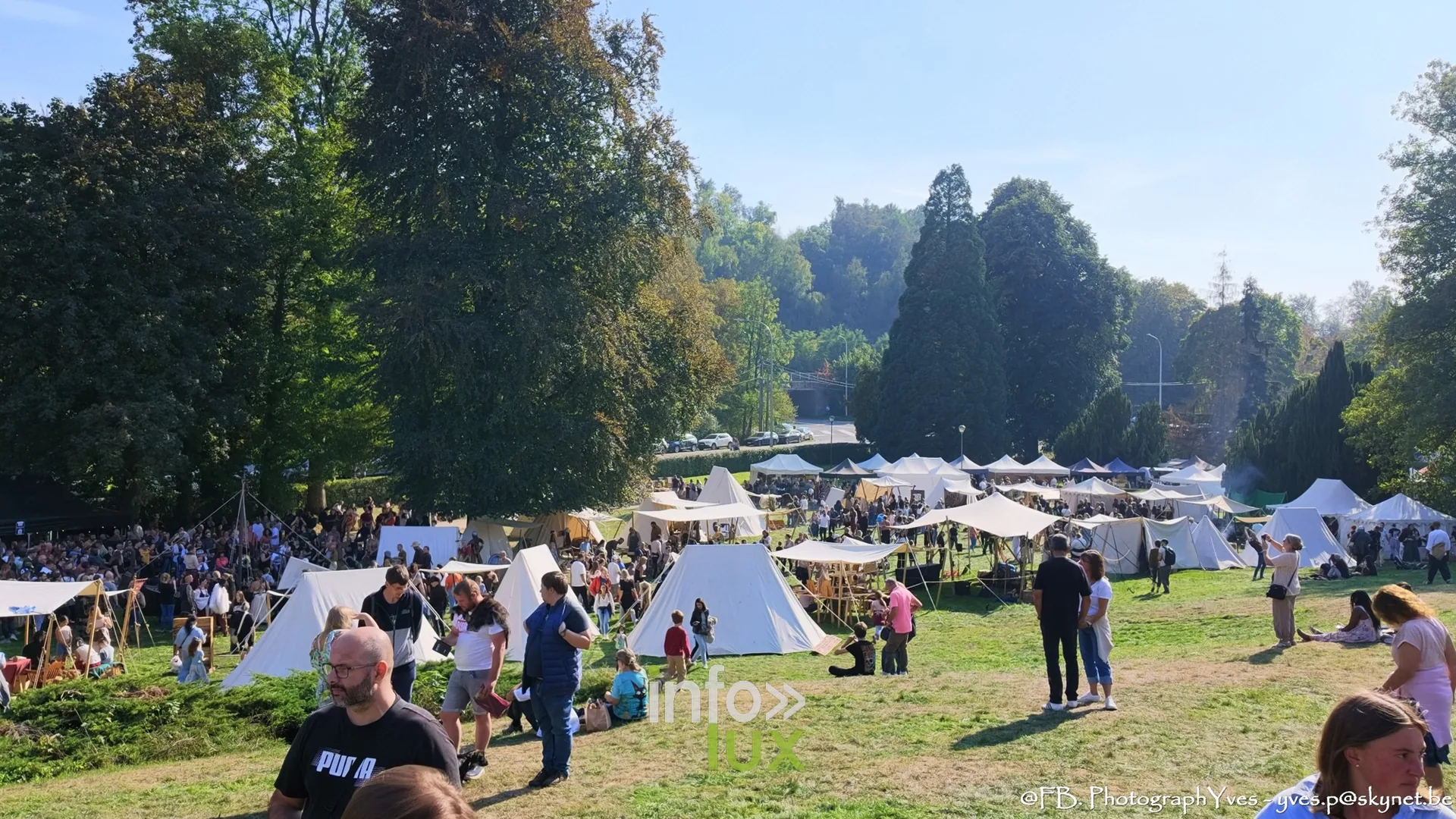 Vue générale du campement et du marché des Valhalla Days 2026 au parc Saint-Roch