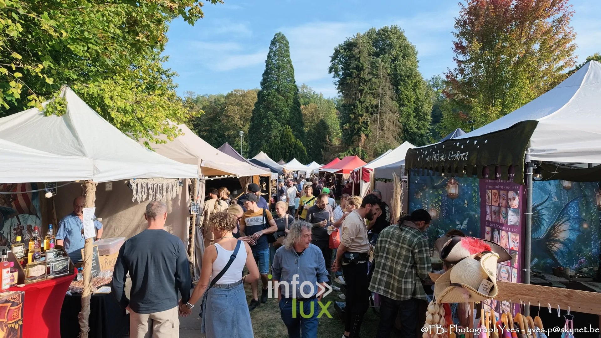 Allée du marché artisanal sous les chapiteaux, Valhalla Days 2026 à Ciney