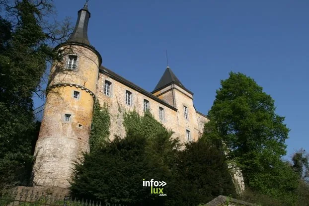 Villers-sur-Lesse et le Château jaune à Rochefort