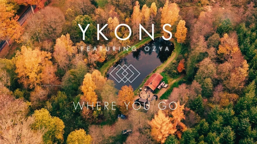Vue aérienne d'un étang en automne, visuel du single « Where You Go » de YKONS et Ozya