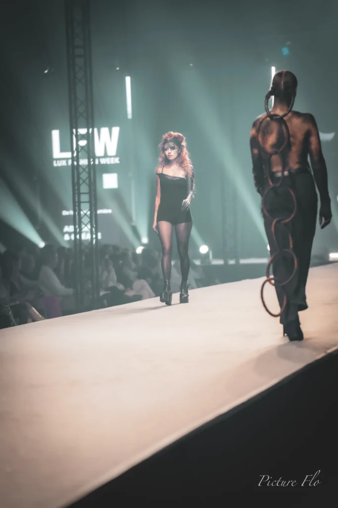 Youness quitte le podium tandis que Marine arrive, Lux Fashion Week 2026, Arlon