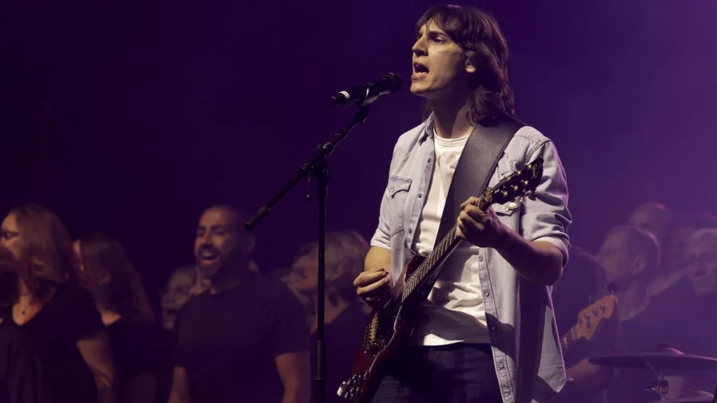 Flo Gallo et le chœur Voices Harmony sur scène lors d’un précédent spectacle