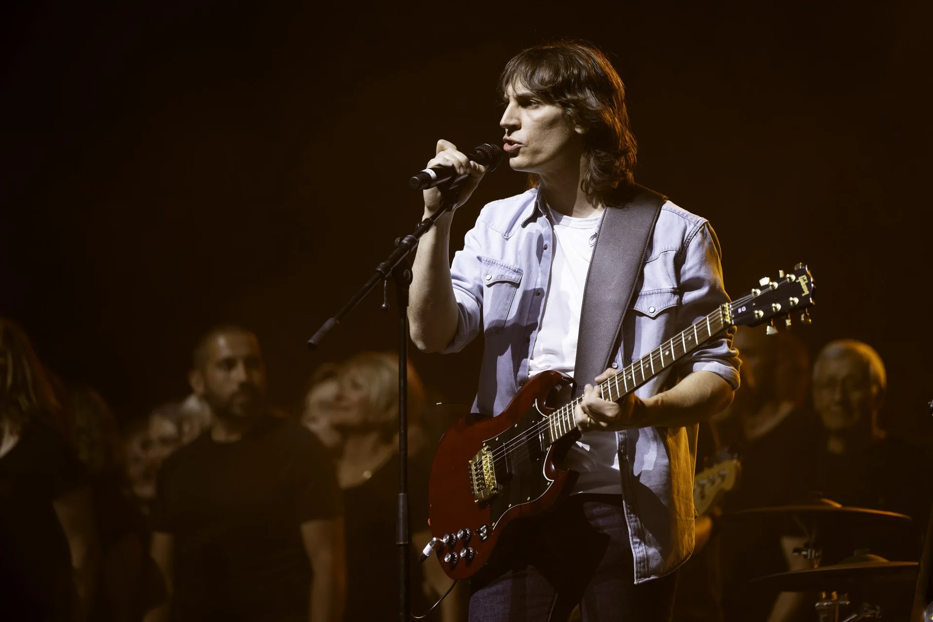 Flo Gallo et le chœur Voices Harmony sur scène lors d’un précédent spectacle