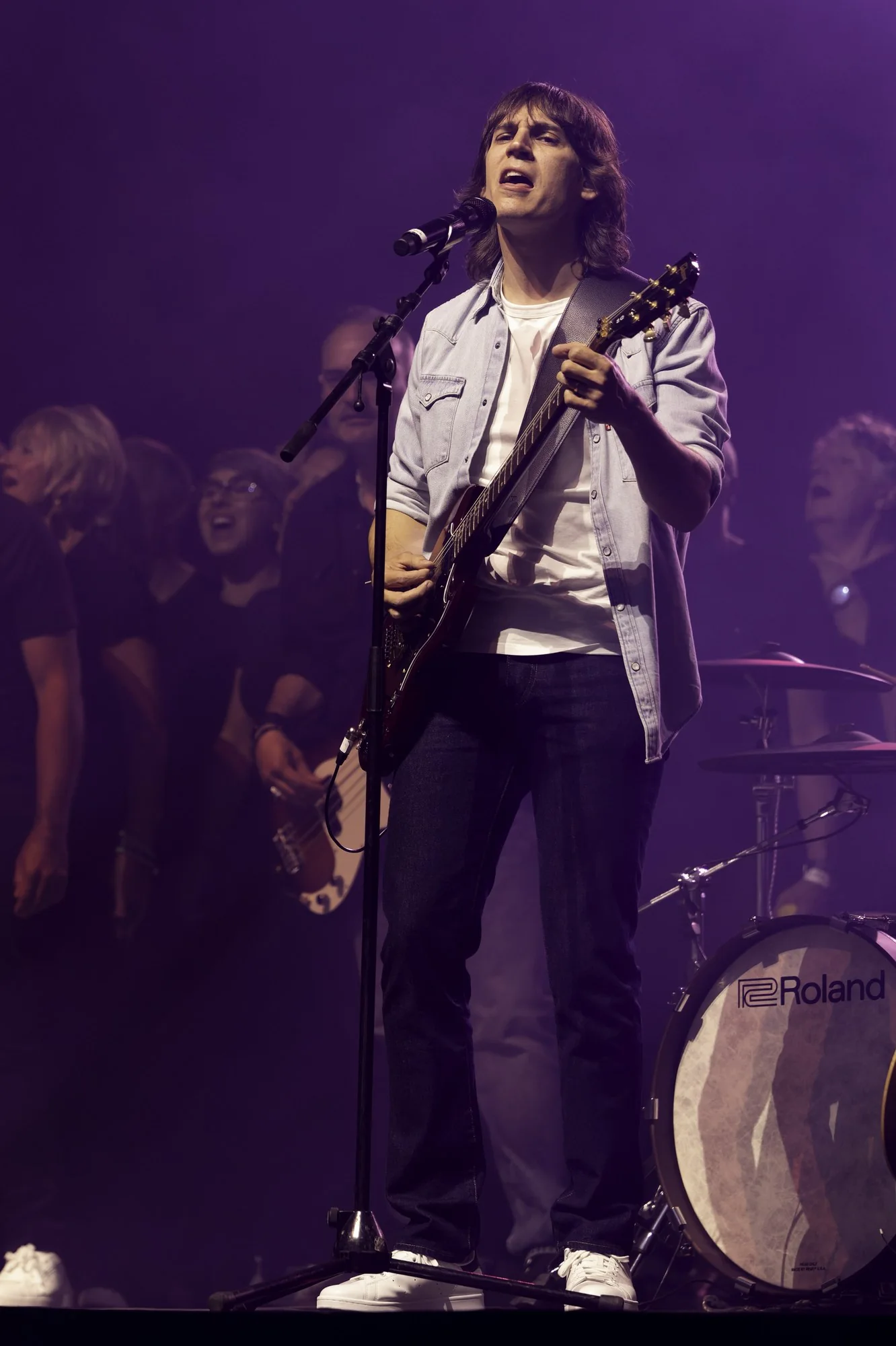 Flo Gallo et le chœur Voices Harmony sur scène lors d’un précédent spectacle