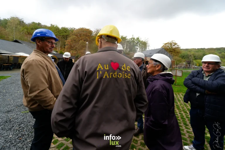 Membres de l'harmonie avec leur guide