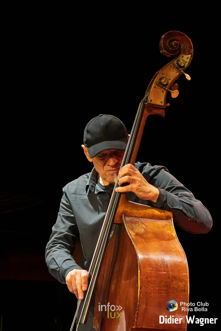 Alain Cupper Quintet, Académie de Musique de Braine-l’Alleud, 10 octobre 2026 : Sal La Rocca à la contrebasse (photo Didier Wagner, Photo-Club Riva-Bella)