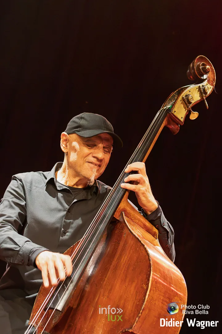 Alain Cupper Quintet, Académie de Musique de Braine-l’Alleud, 10 octobre 2026 : Sal La Rocca à la contrebasse (photo Didier Wagner, Photo-Club Riva-Bella)