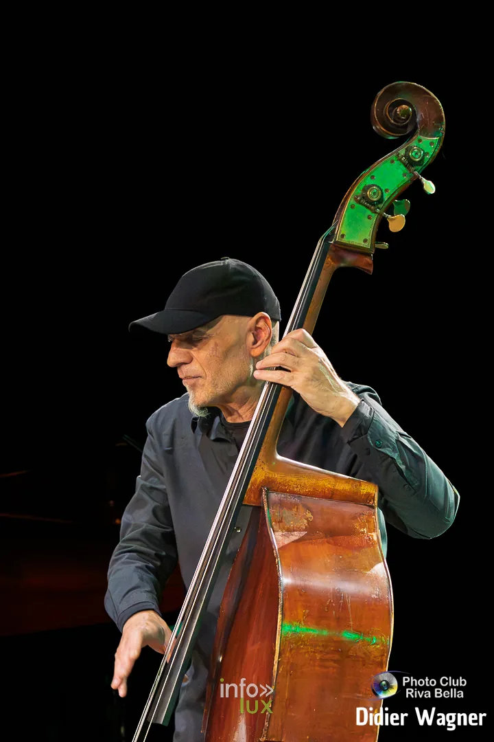 Alain Cupper Quintet, Académie de Musique de Braine-l’Alleud, 10 octobre 2026 : Sal La Rocca à la contrebasse (photo Didier Wagner, Photo-Club Riva-Bella)