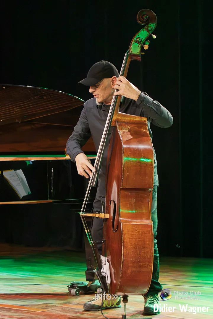 Alain Cupper Quintet, Académie de Musique de Braine-l’Alleud, 10 octobre 2026 : Sal La Rocca à la contrebasse (photo Didier Wagner, Photo-Club Riva-Bella)