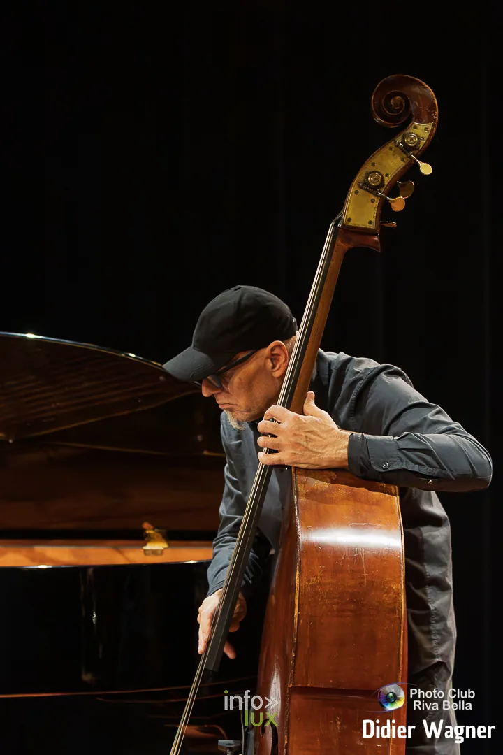 Alain Cupper Quintet, Académie de Musique de Braine-l’Alleud, 10 octobre 2026 : Sal La Rocca à la contrebasse (photo Didier Wagner, Photo-Club Riva-Bella)