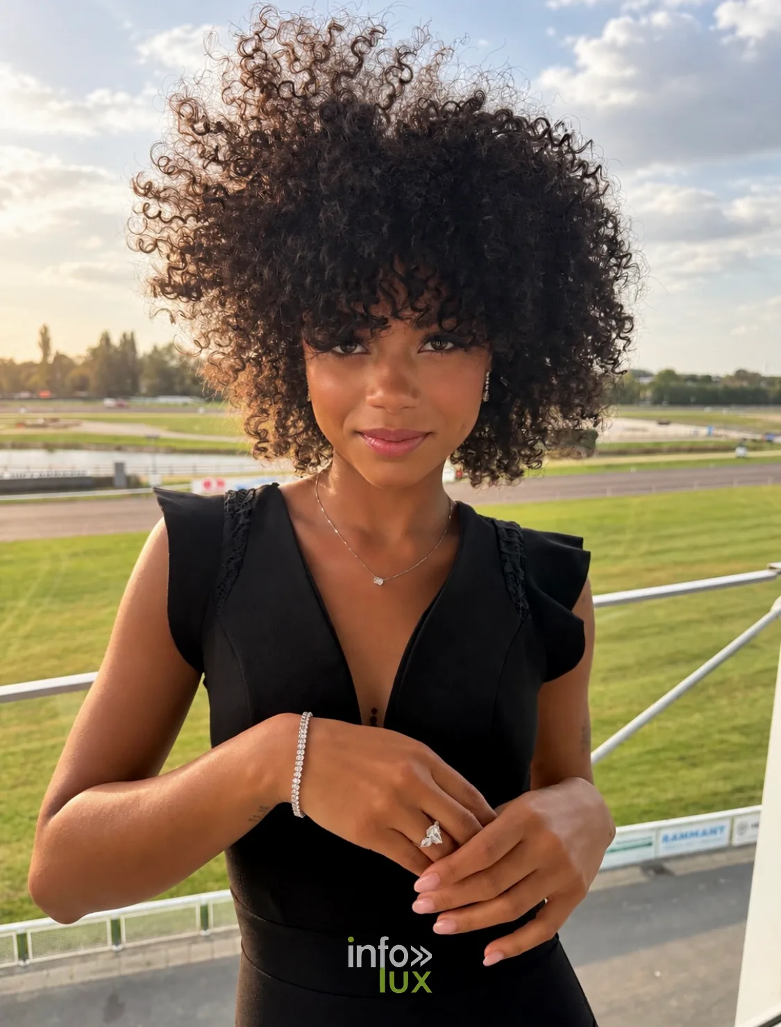Portrait d’Alizée, Miss Liège 2027, en robe noire