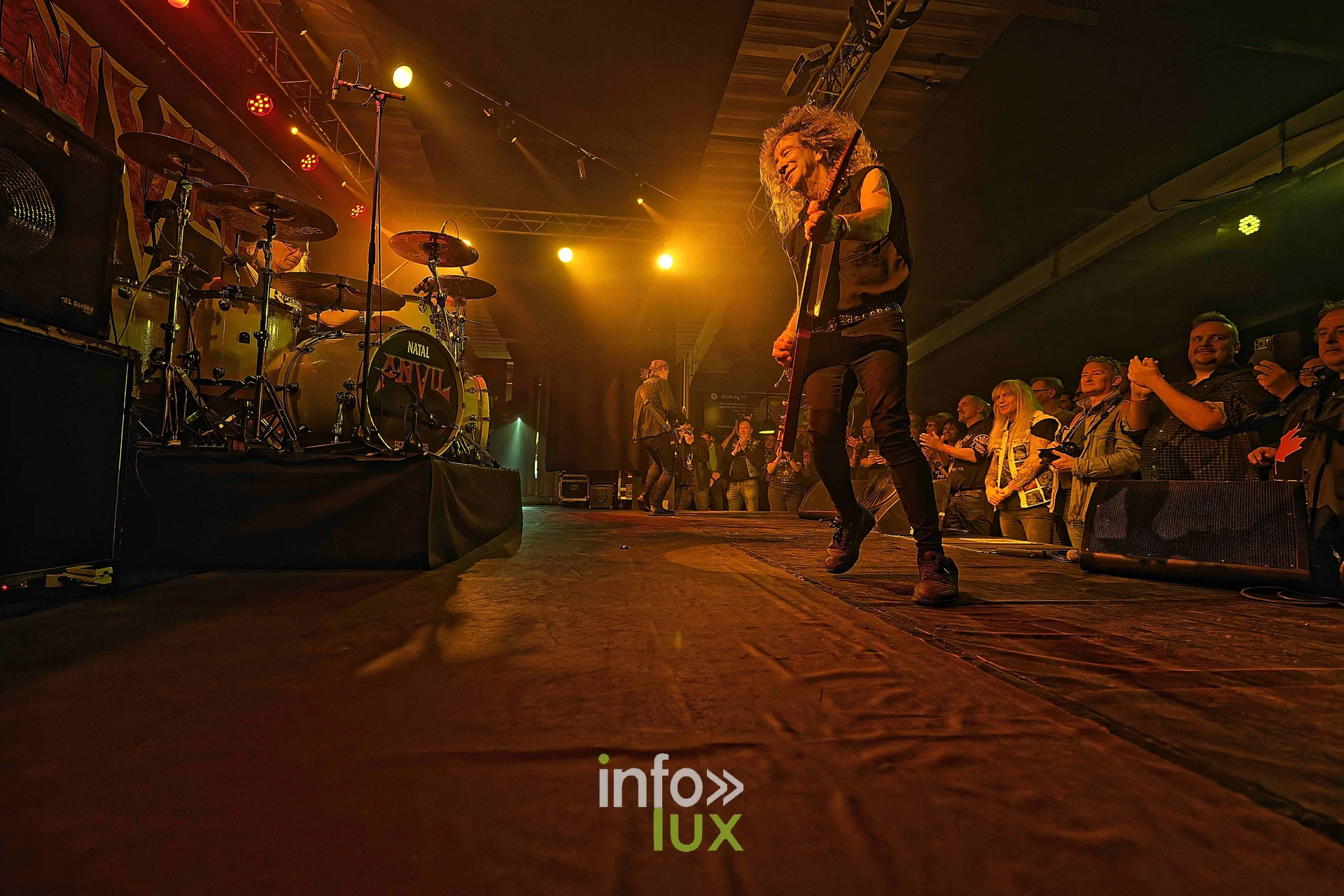 Anvil sur la scène du Zik-Zak d’Ittre, 21 octobre 2026, soirée Anvil, Killer et Spirit War (photo Sante Broccolo)
