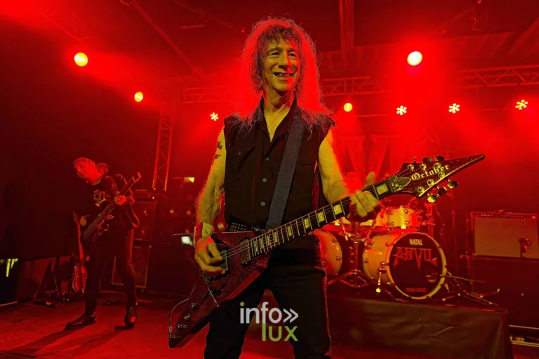 Anvil sur la scène du Zik-Zak d’Ittre, 21 octobre 2026, soirée Anvil, Killer et Spirit War (photo Sante Broccolo)