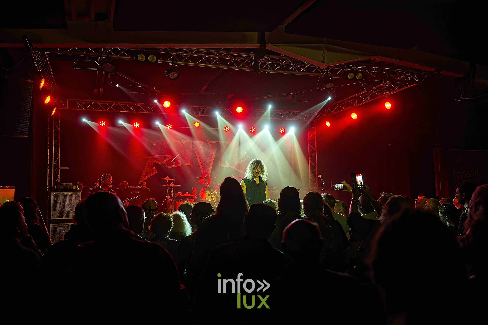 Anvil sur la scène du Zik-Zak d’Ittre, 21 octobre 2026, soirée Anvil, Killer et Spirit War (photo Sante Broccolo)