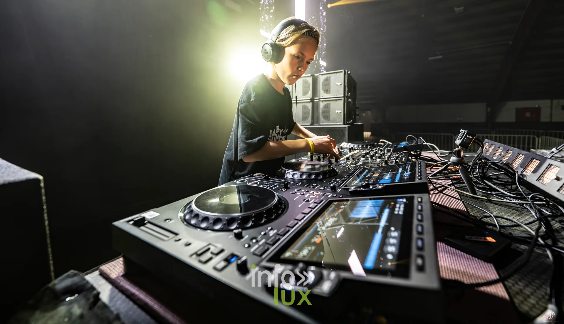 Un DJ aux platines du Project X Festival, Marché couvert de Hannut, 10 octobre 2026
