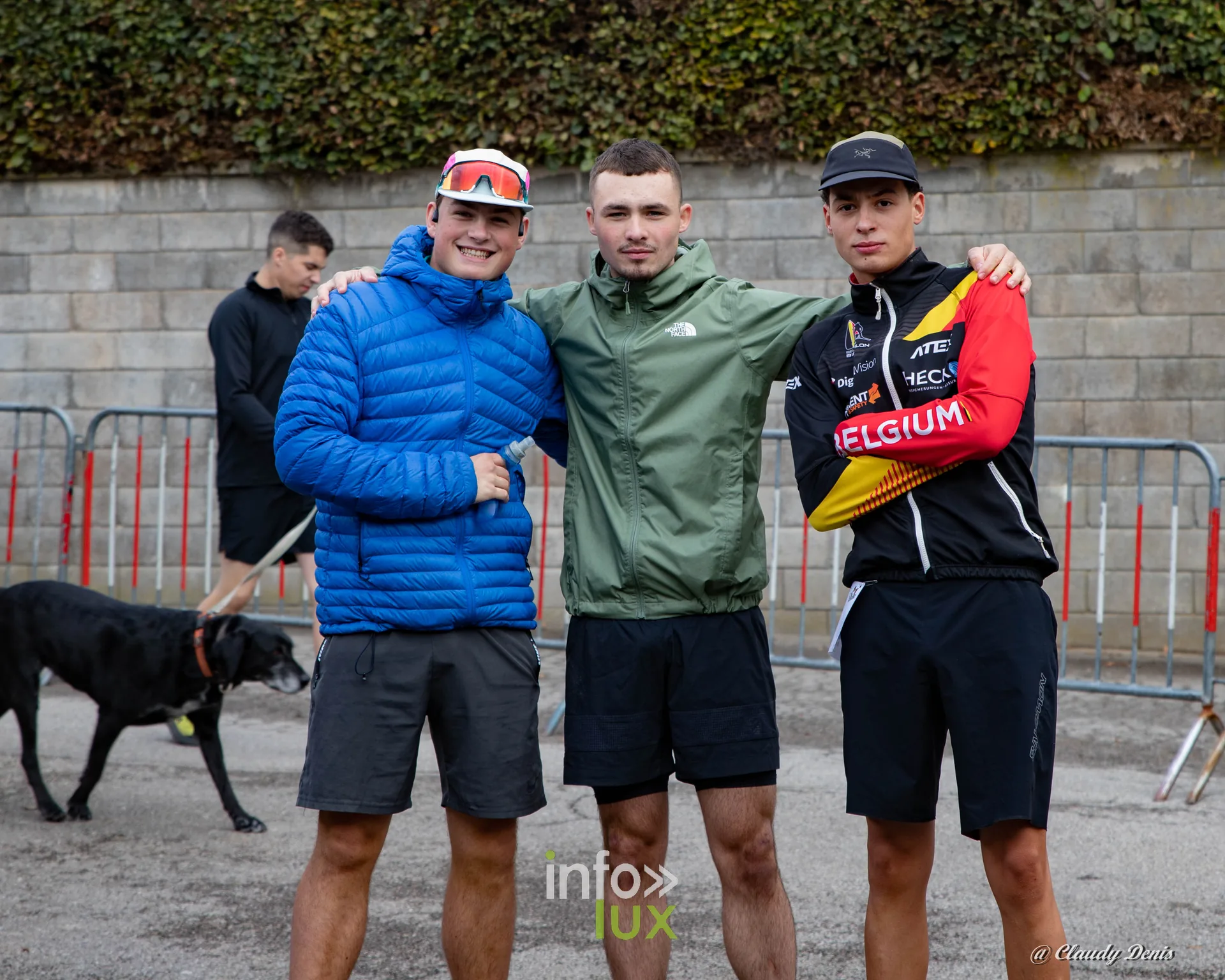 Backyard de Chôdes 2026 à Malmedy : trois coureurs avant le départ (photo Claudy Denis)