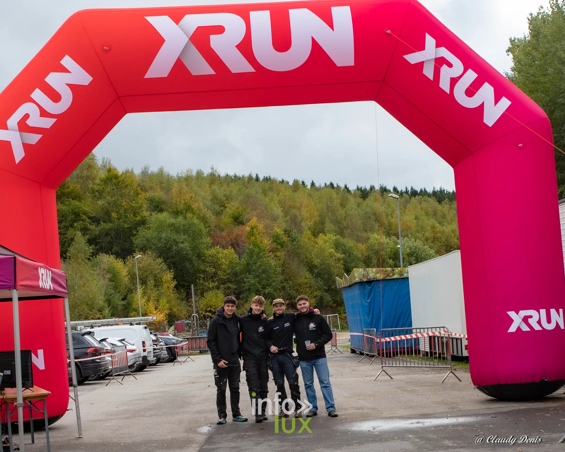 Backyard de Chôdes 2026 à Malmedy : l’arche Xrun sur la zone de départ (photo Claudy Denis)