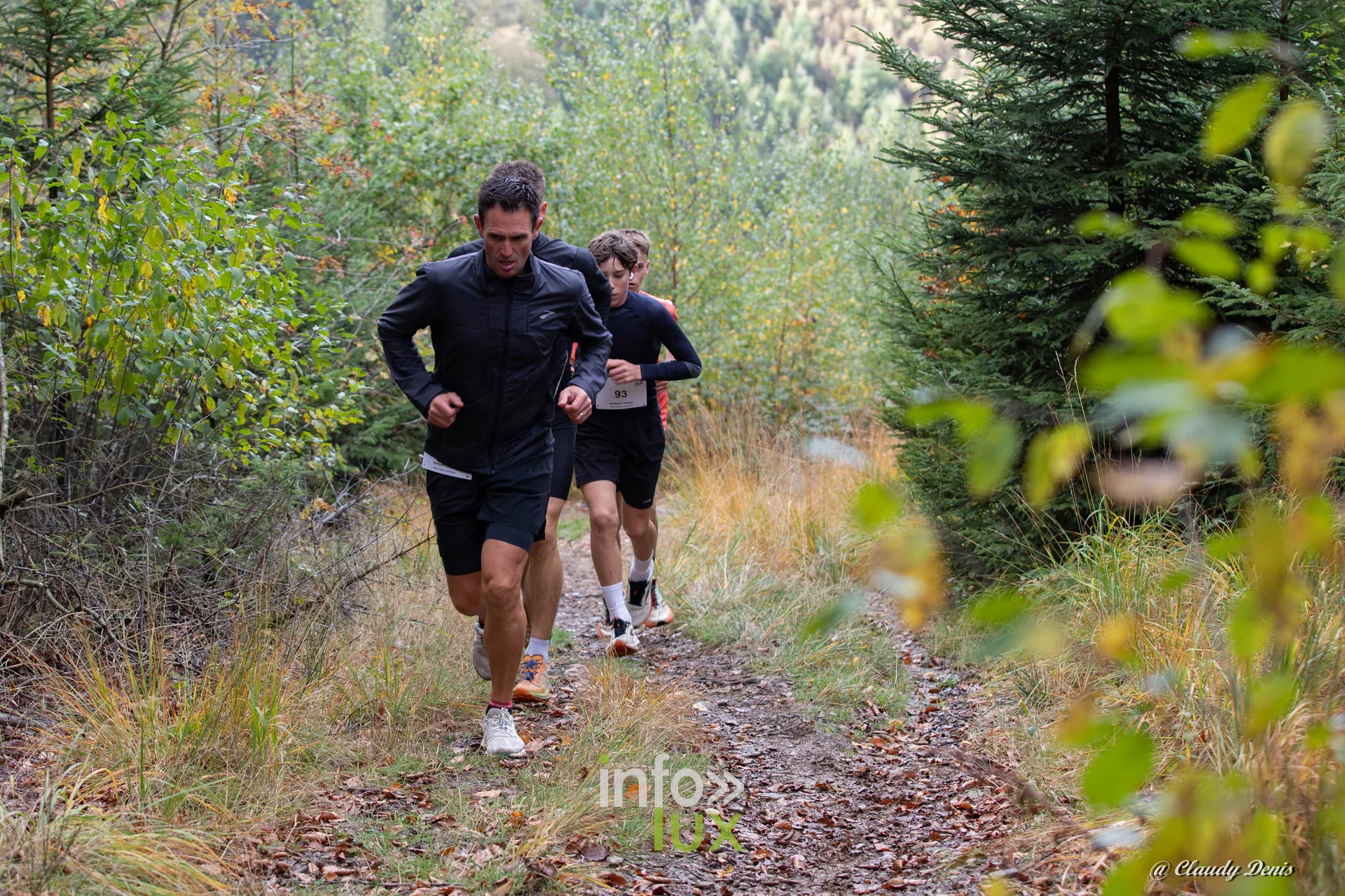 Backyard de Chôdes 2026 à Malmedy : des coureurs sur un sentier du parcours (photo Claudy Denis)