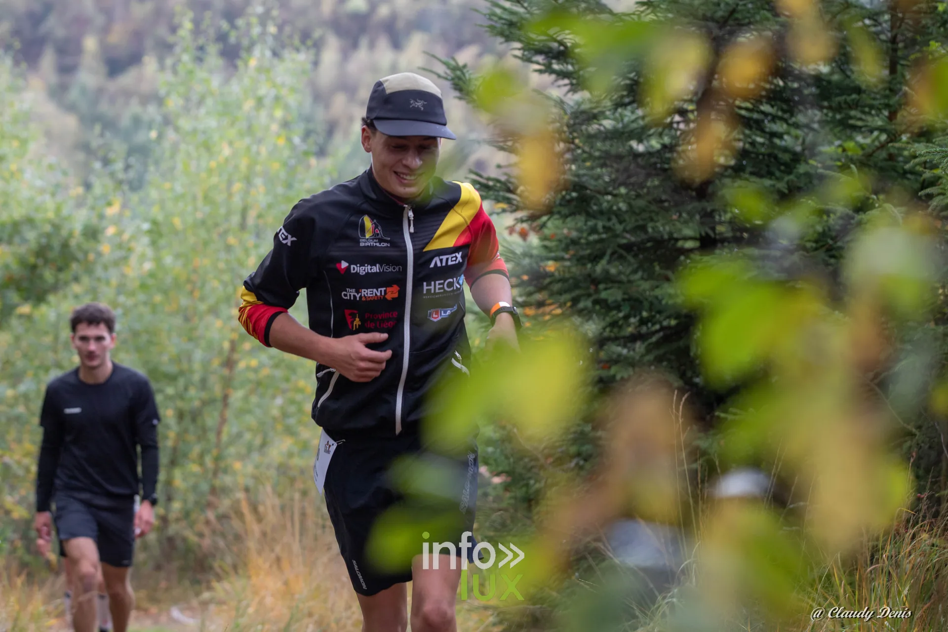 Backyard de Chôdes 2026 à Malmedy : deux coureurs sur un sentier du parcours (photo Claudy Denis)