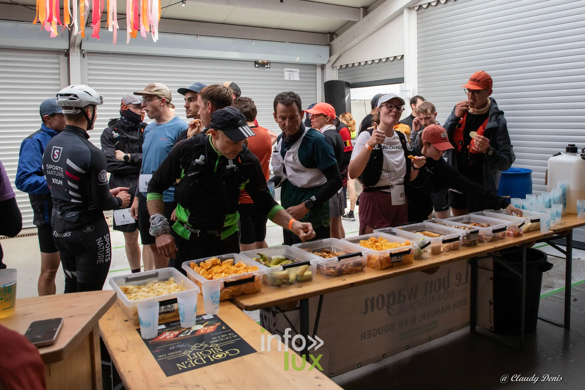Backyard de Chôdes 2026 à Malmedy : les coureurs au ravitaillement (photo Claudy Denis)